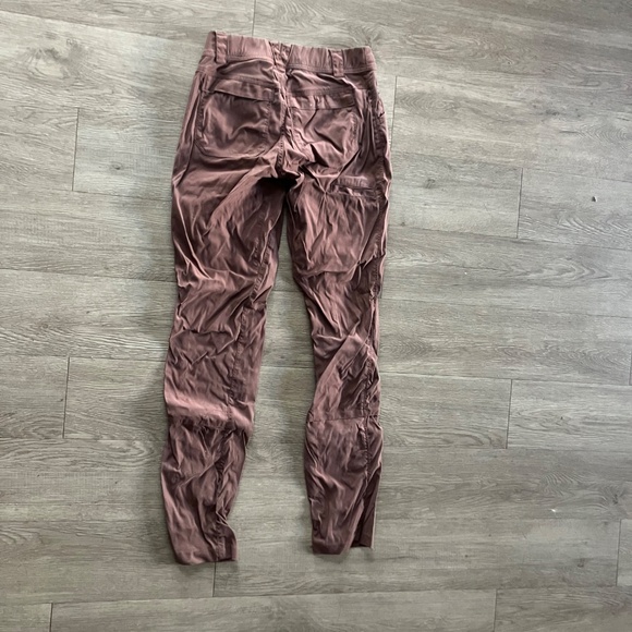 Duluth Dry on the Fly Slim Leg Women's Pants 2x33 - burgundy - Picture 2 of 4